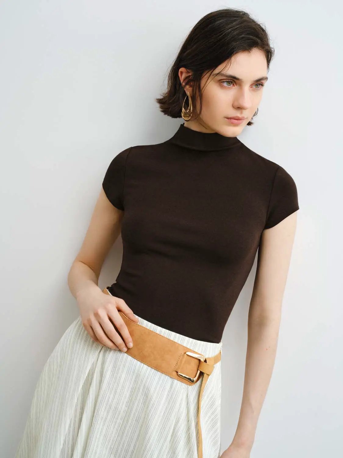 Mock Neck Short Sleeve Seamed Fitted Knit Top