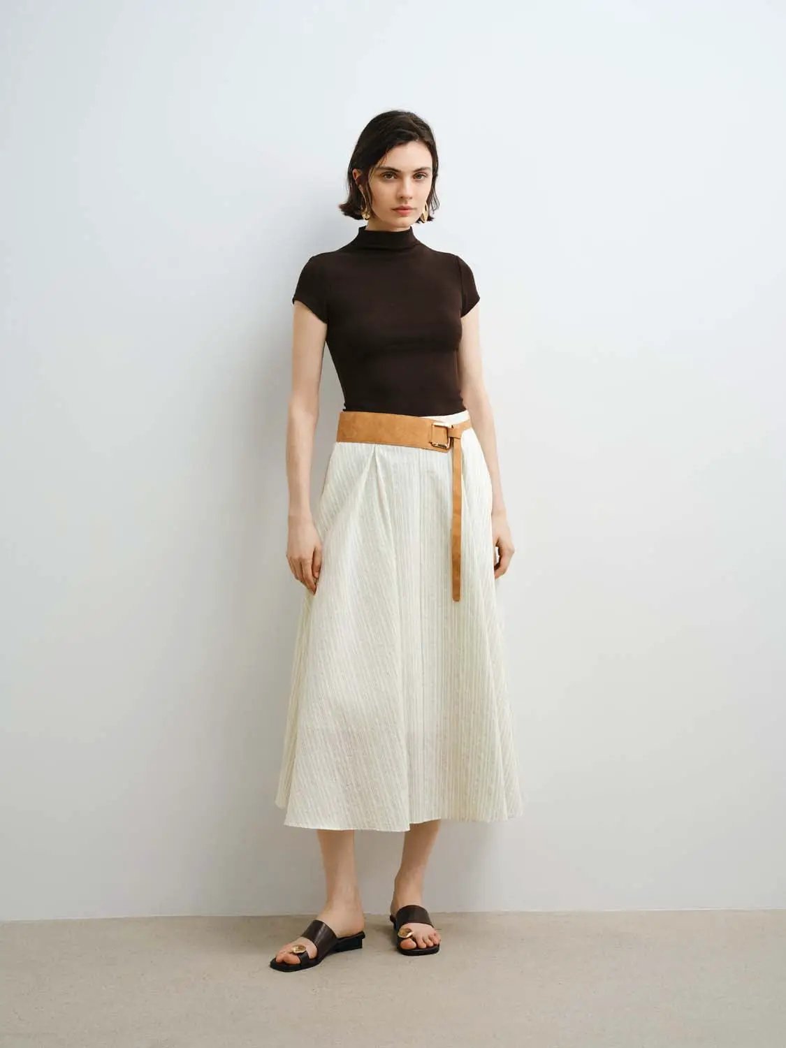 Mock Neck Short Sleeve Seamed Fitted Knit Top