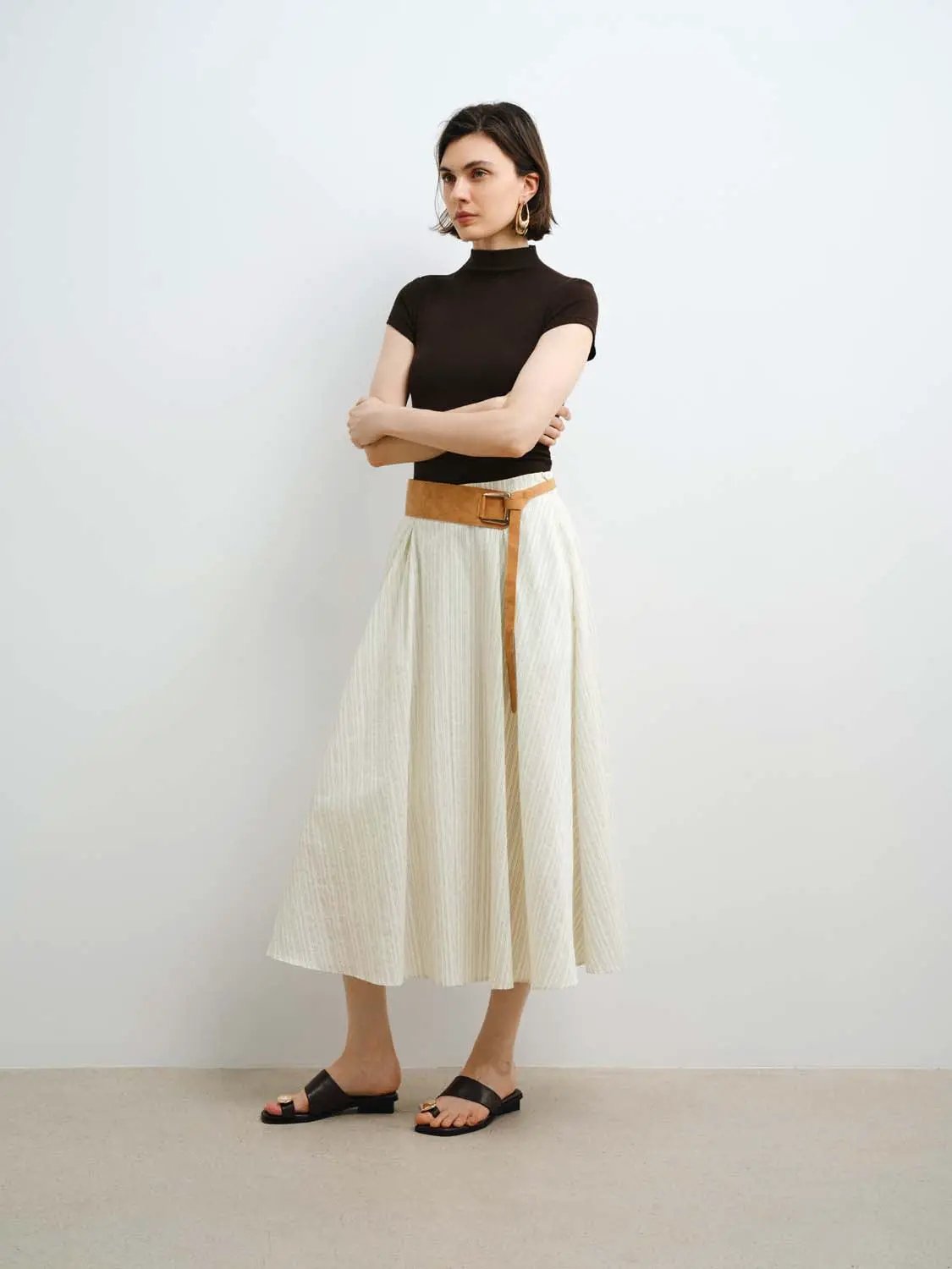 Mock Neck Short Sleeve Seamed Fitted Knit Top