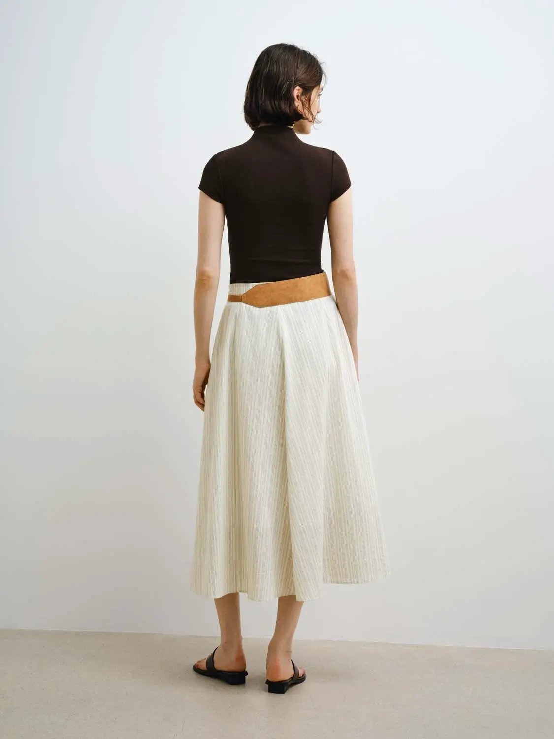 Mock Neck Short Sleeve Seamed Fitted Knit Top