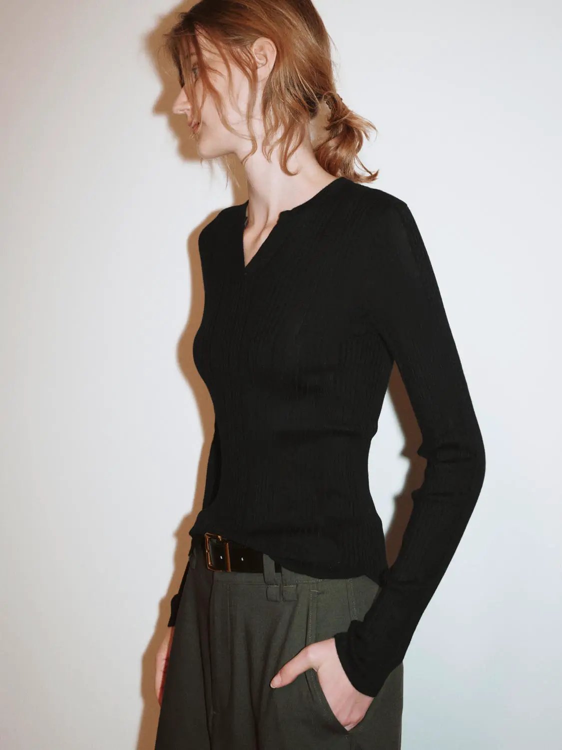 Fitted Textured Knit V-neck Long Sleeve Pullover