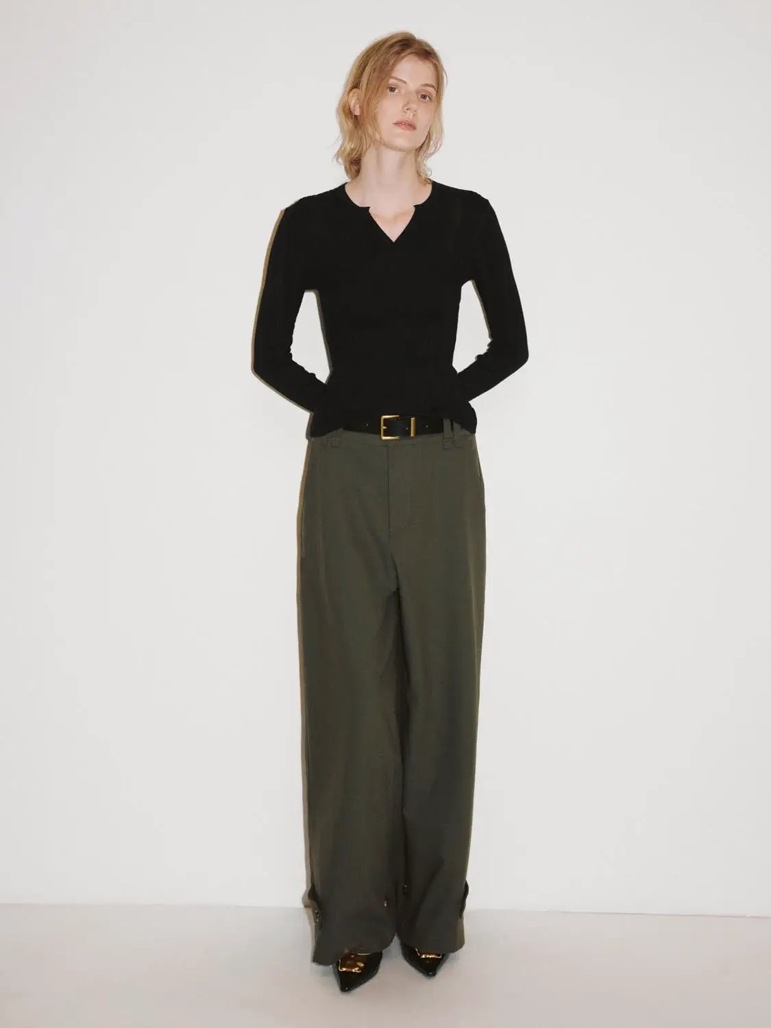 Fitted Textured Knit V-neck Long Sleeve Pullover