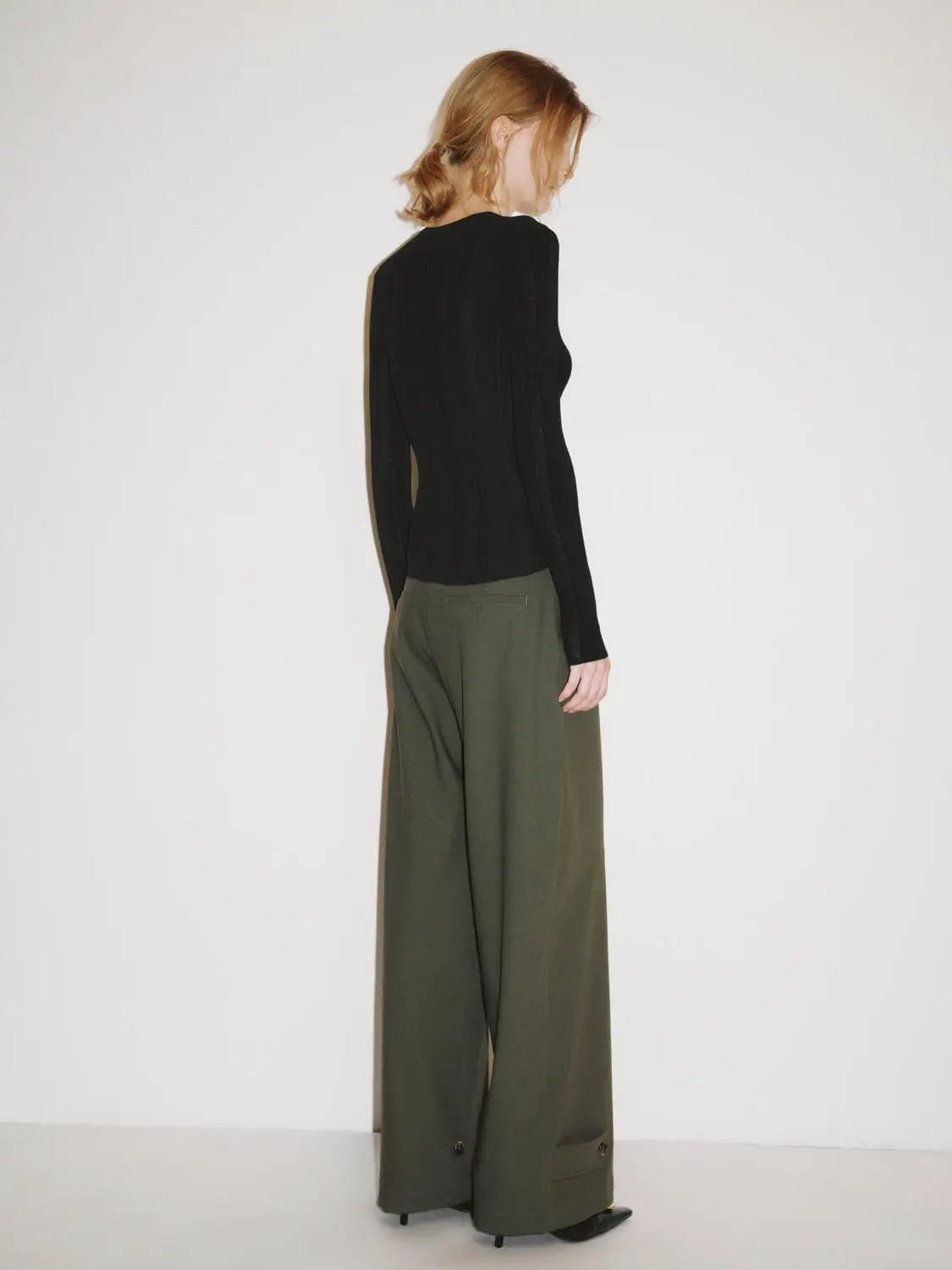 Fitted Textured Knit V-neck Long Sleeve Pullover