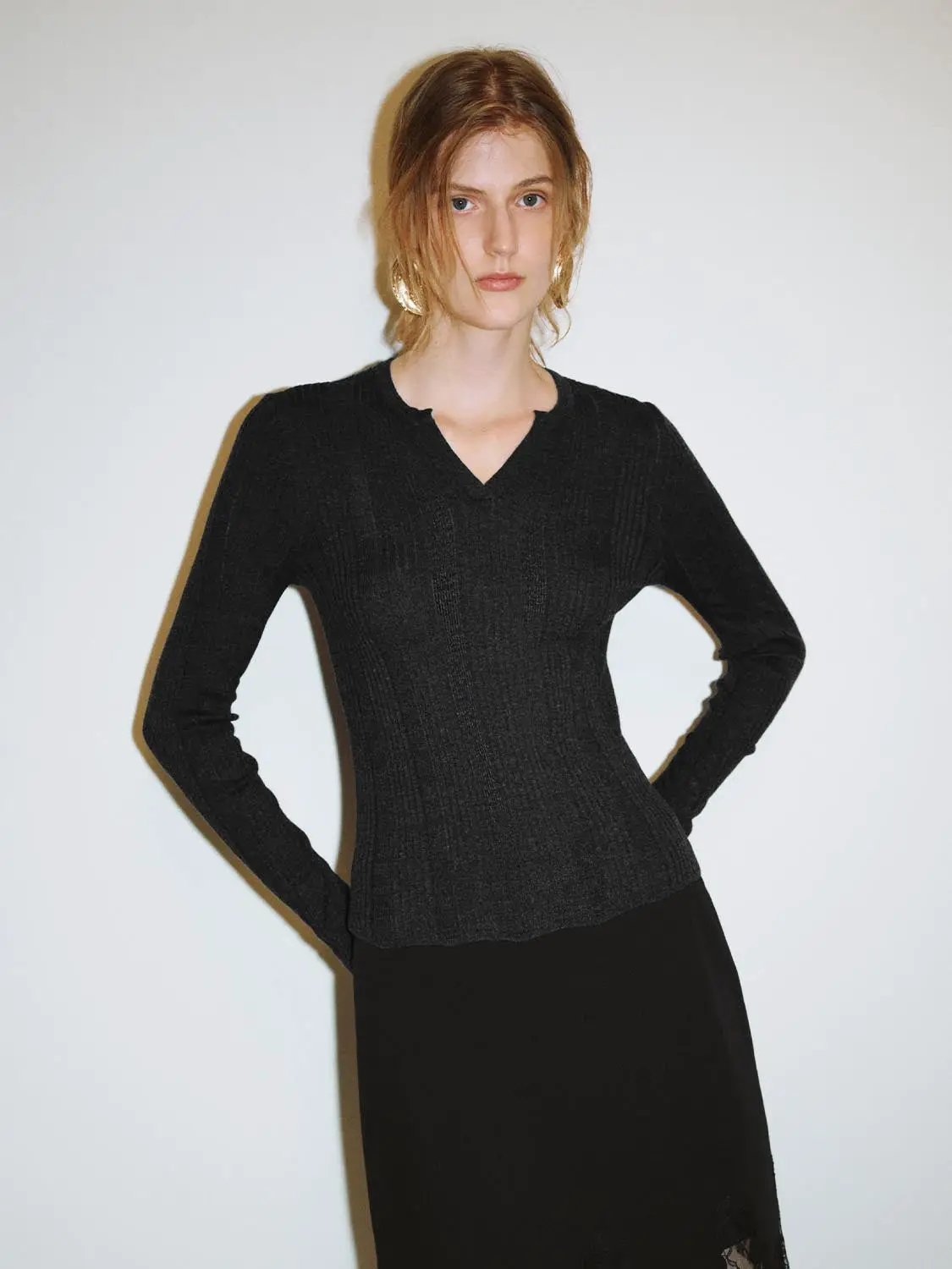 Fitted Textured Knit V-neck Long Sleeve Pullover