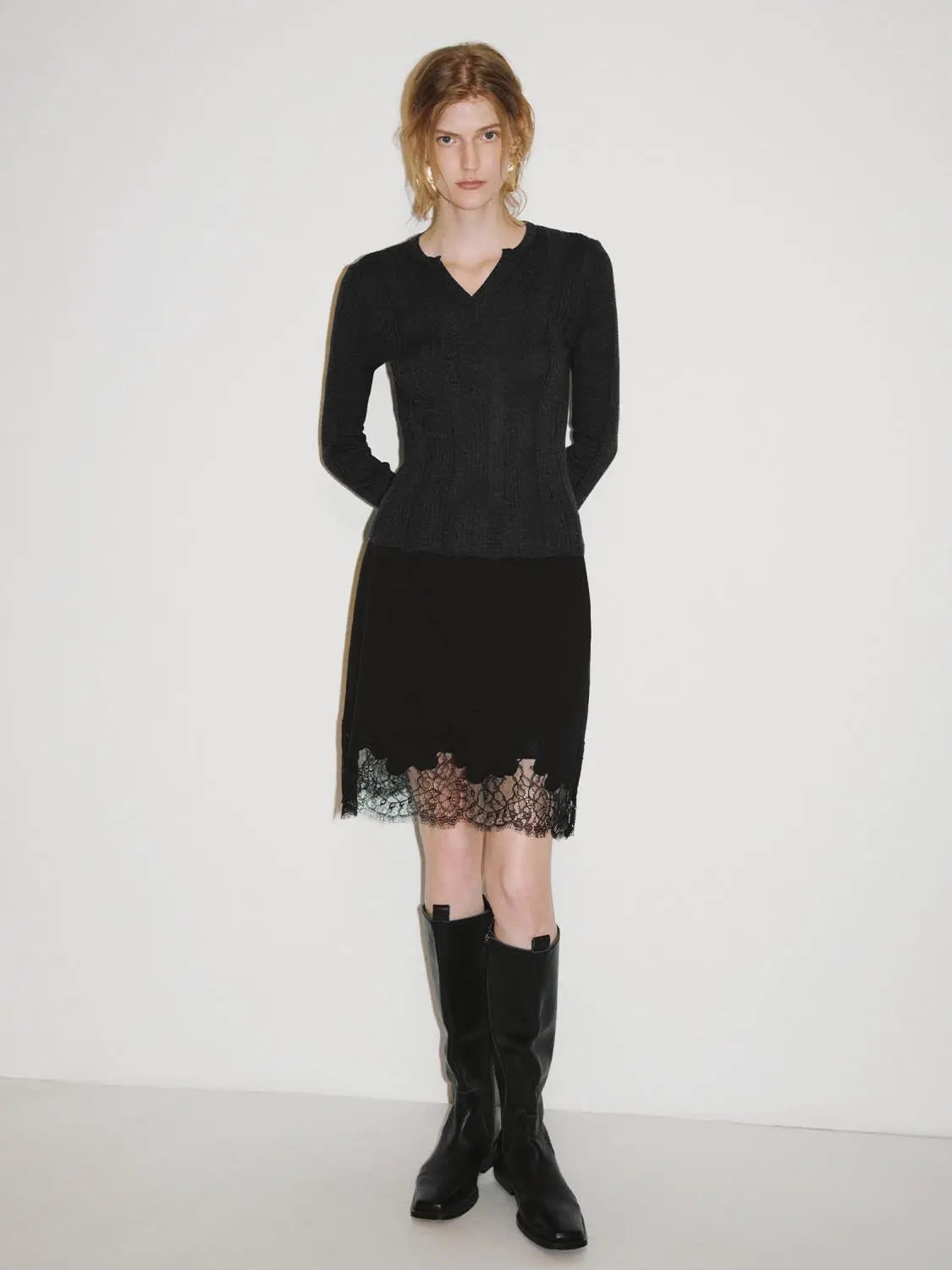 Fitted Textured Knit V-neck Long Sleeve Pullover