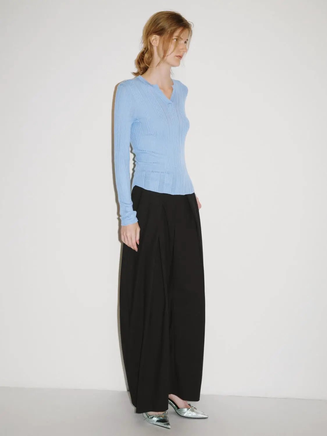 Fitted Textured Knit V-neck Long Sleeve Pullover