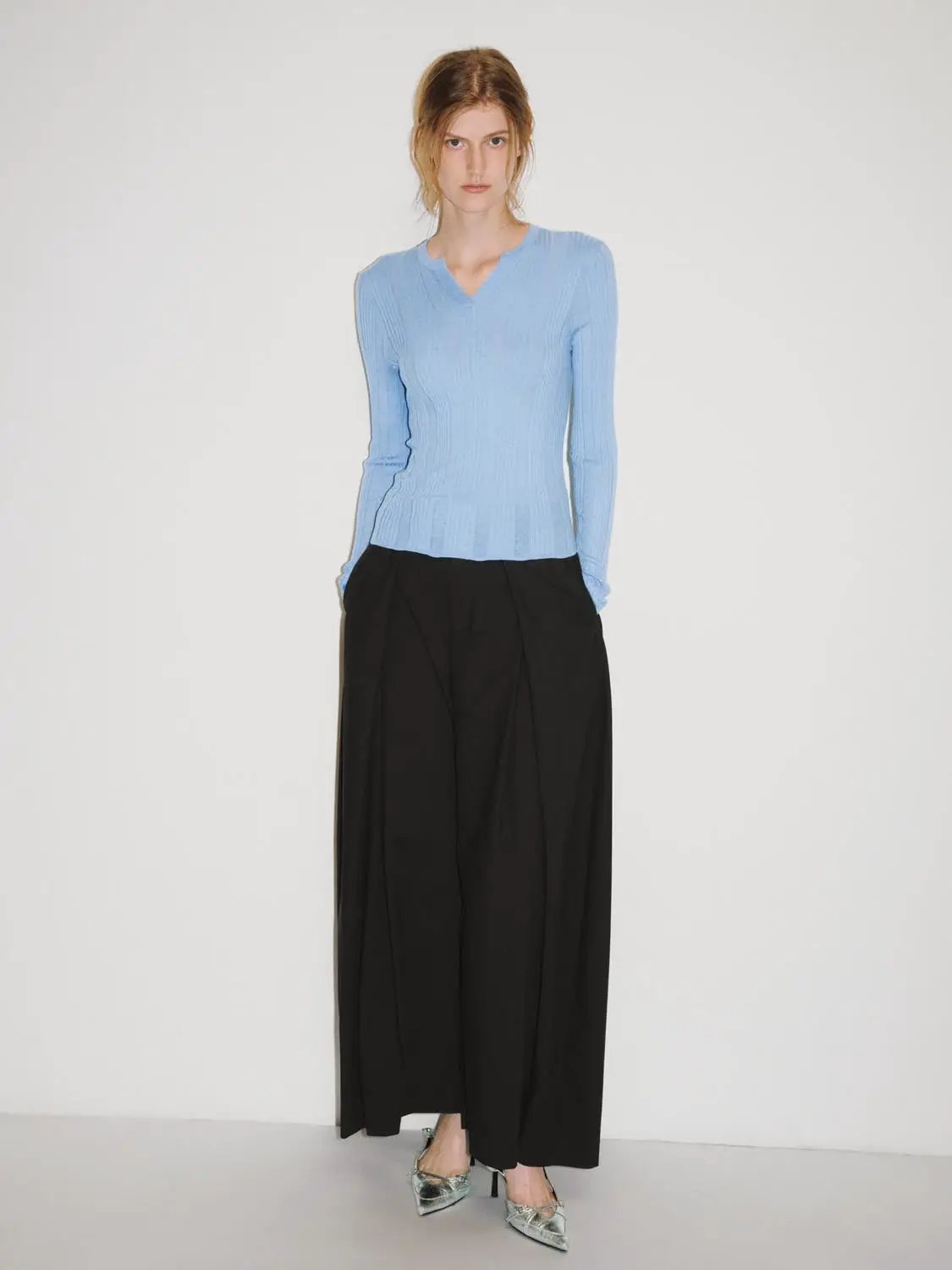 Fitted Textured Knit V-neck Long Sleeve Pullover