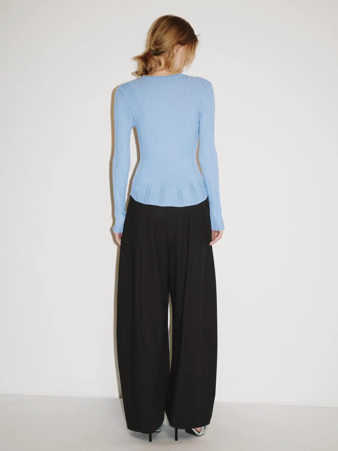 Fitted Textured Knit V-neck Long Sleeve Pullover