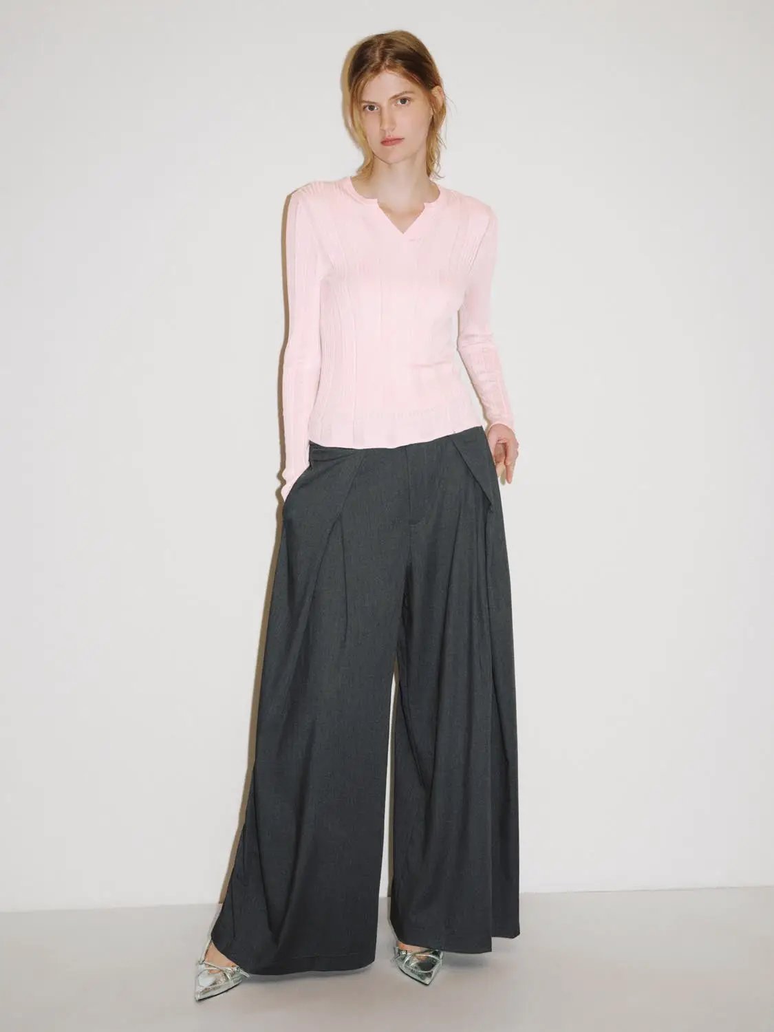 Fitted Textured Knit V-neck Long Sleeve Pullover