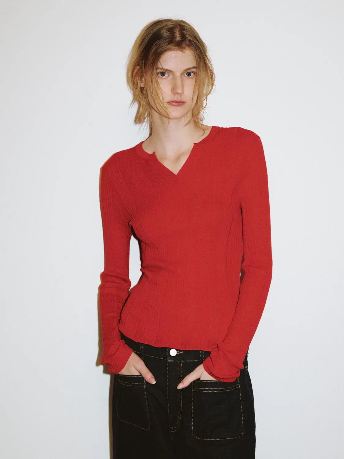 Fitted Textured Knit V-neck Long Sleeve Pullover