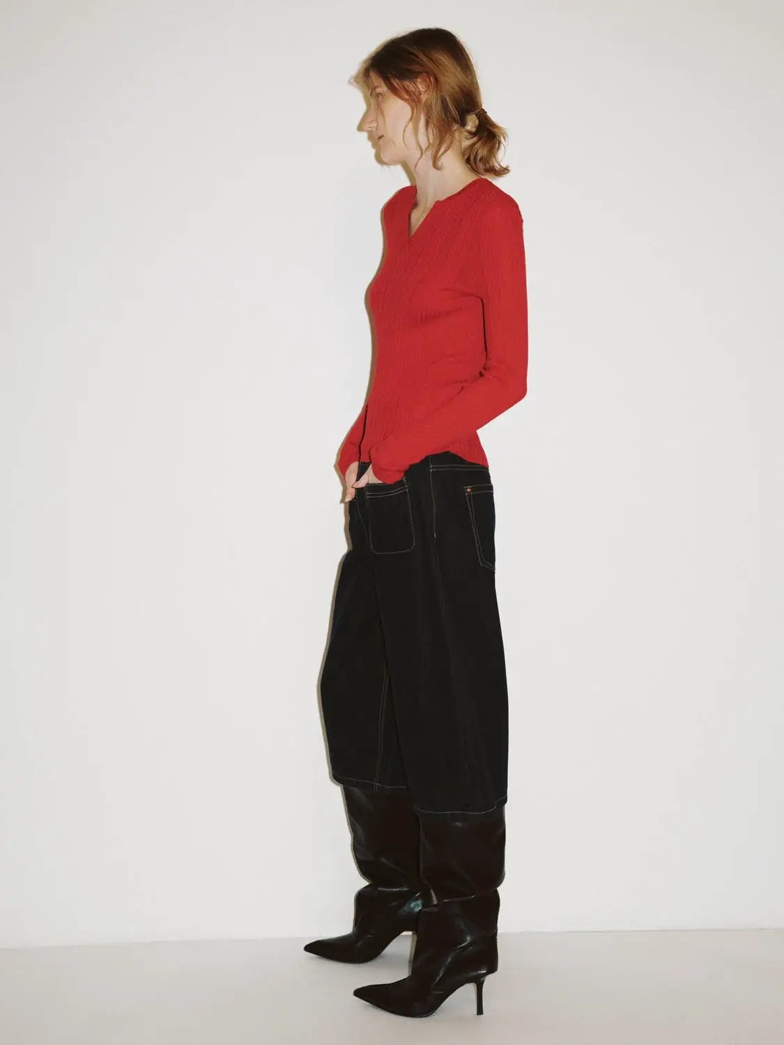 Fitted Textured Knit V-neck Long Sleeve Pullover