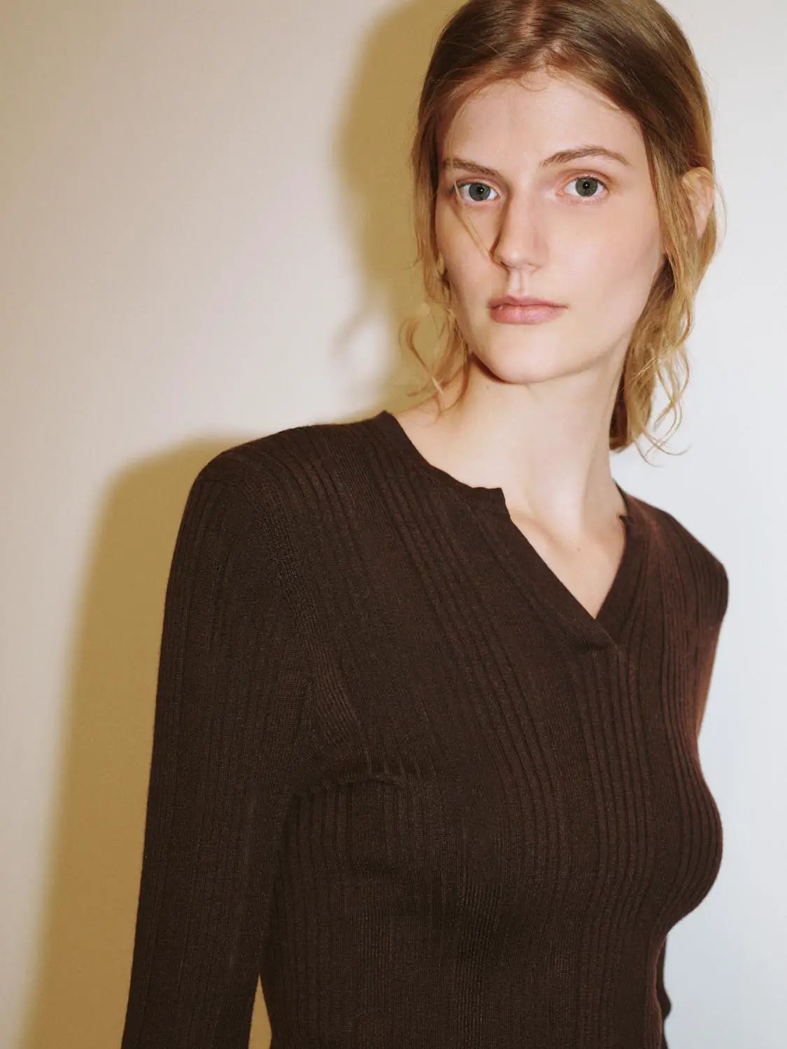 Fitted Textured Knit V-neck Long Sleeve Pullover