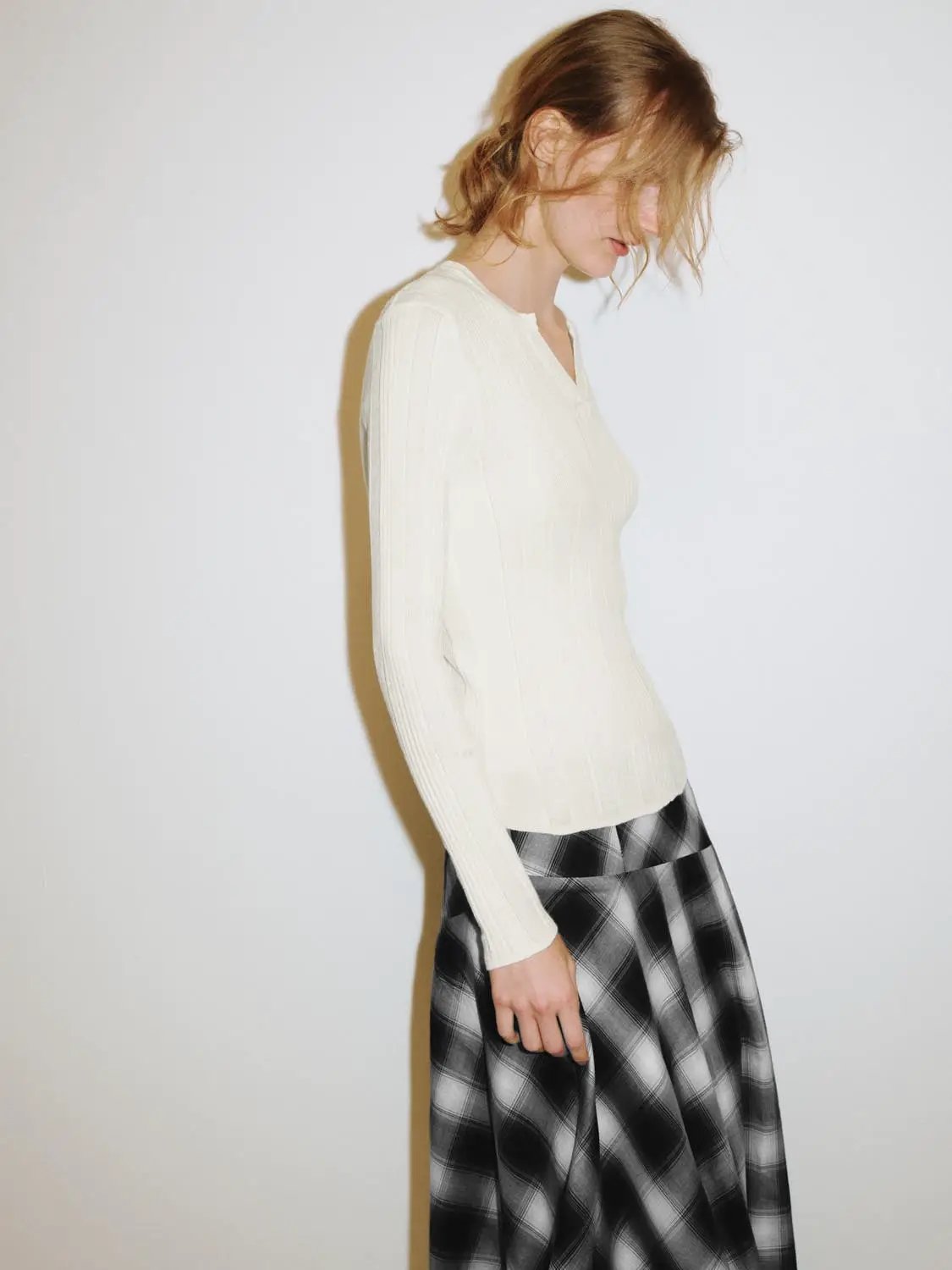 Fitted Textured Knit V-neck Long Sleeve Pullover