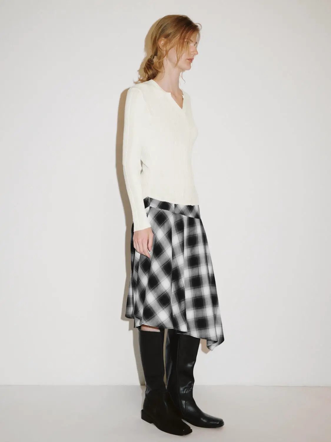 Fitted Textured Knit V-neck Long Sleeve Pullover