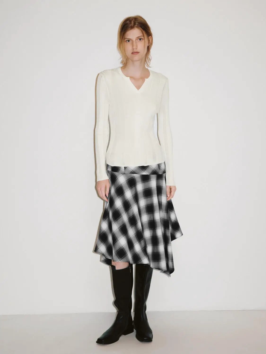Fitted Textured Knit V-neck Long Sleeve Pullover