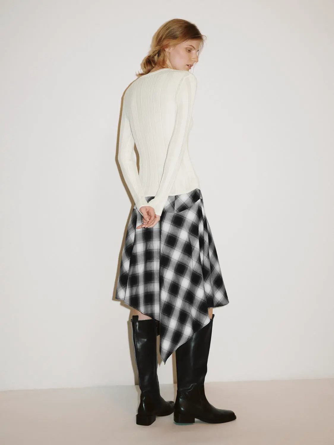 Fitted Textured Knit V-neck Long Sleeve Pullover