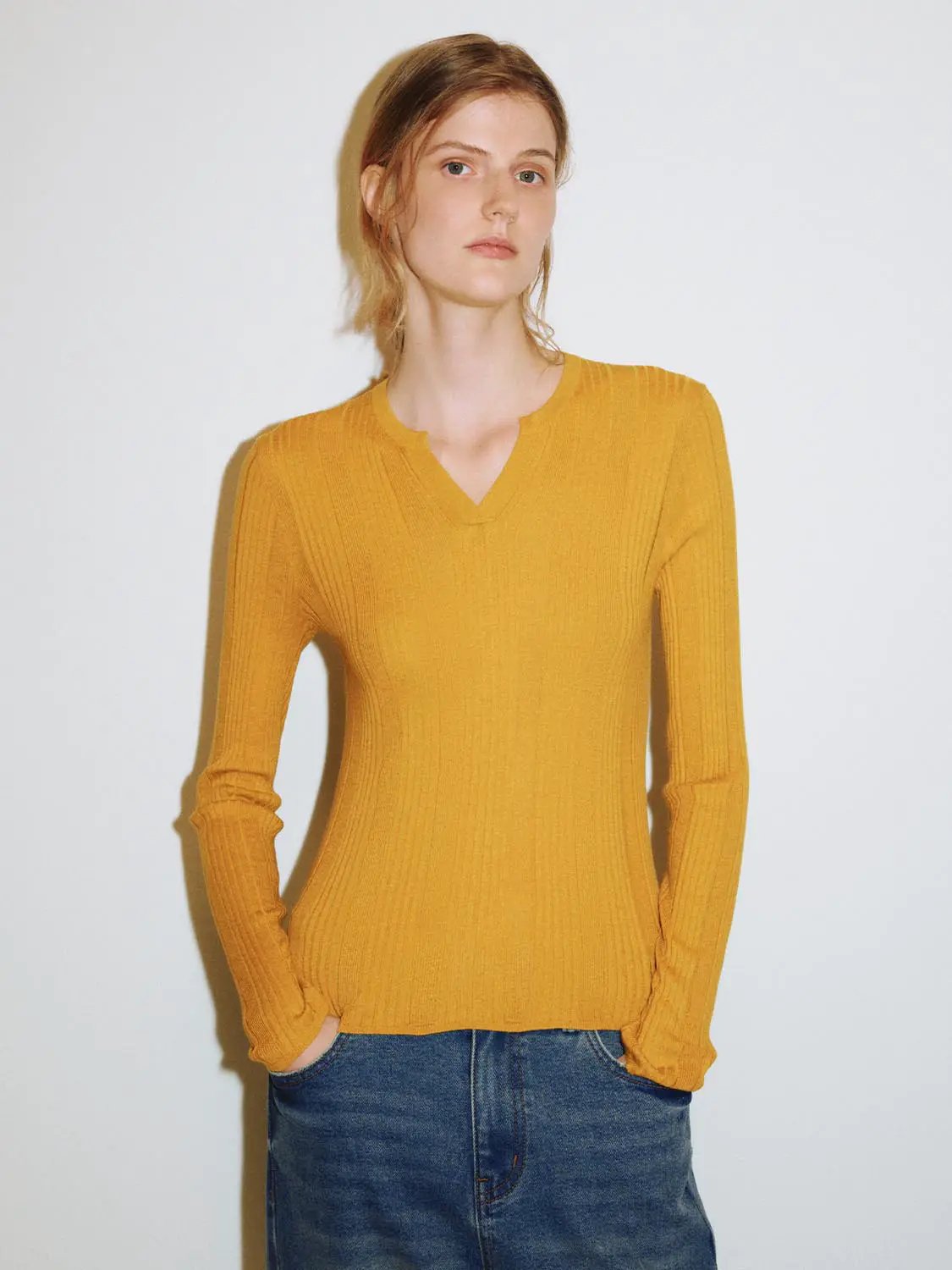 Fitted Textured Knit V-neck Long Sleeve Pullover