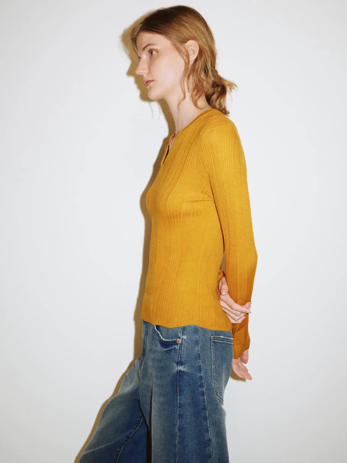 Fitted Textured Knit V-neck Long Sleeve Pullover
