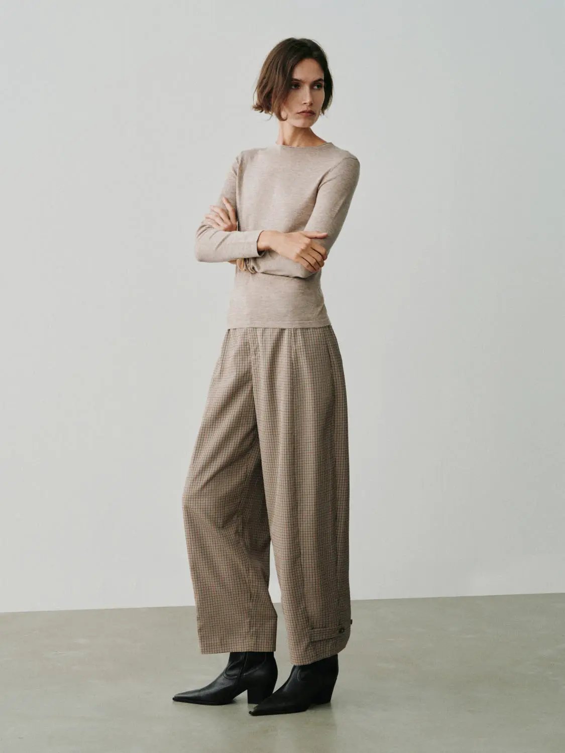 Ribbed Fitted Crew Neck Long Sleeve Knit T-Shirt