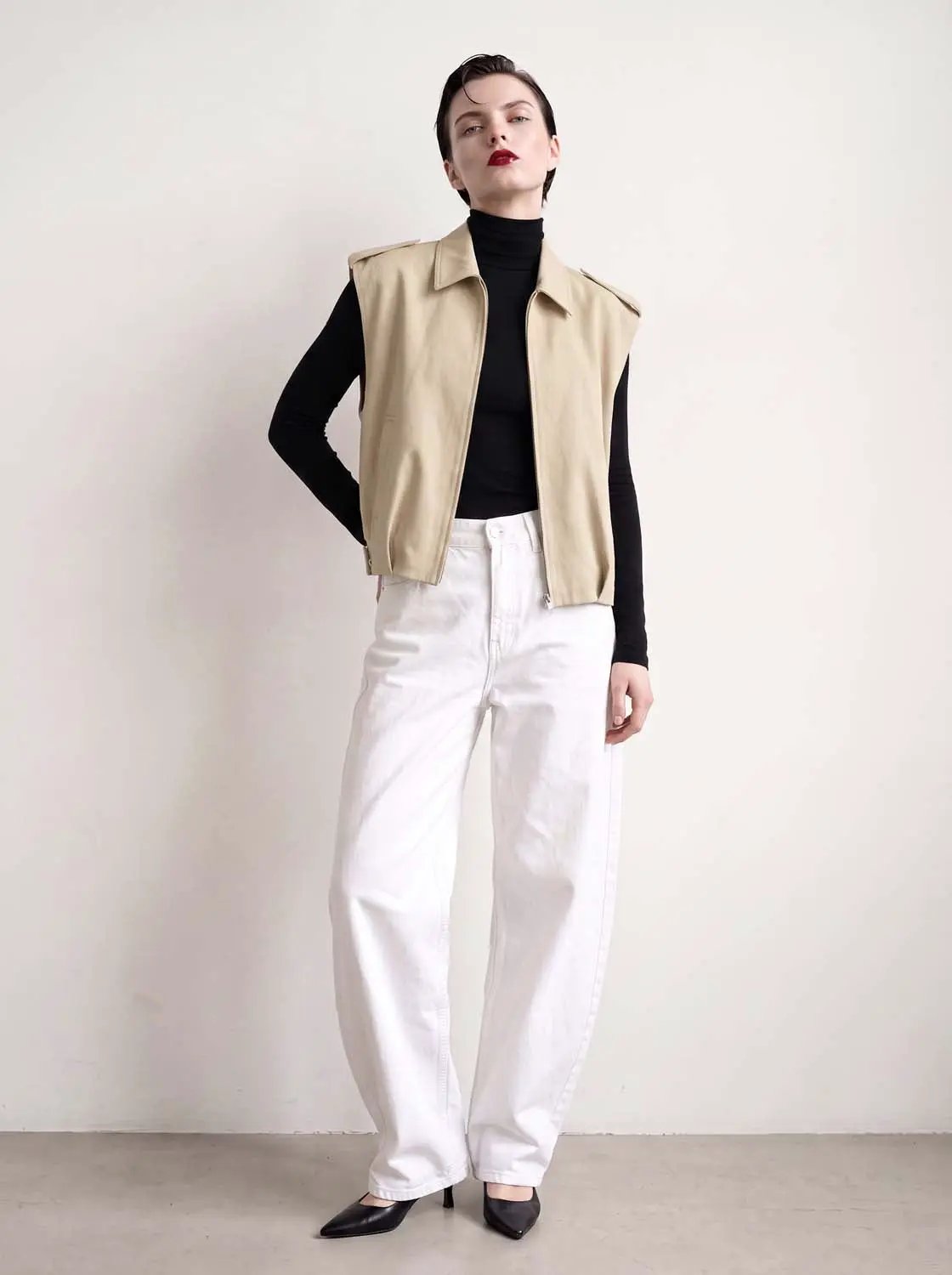 Point Collar Epaulet Detail Zip Front Sleeveless Vest