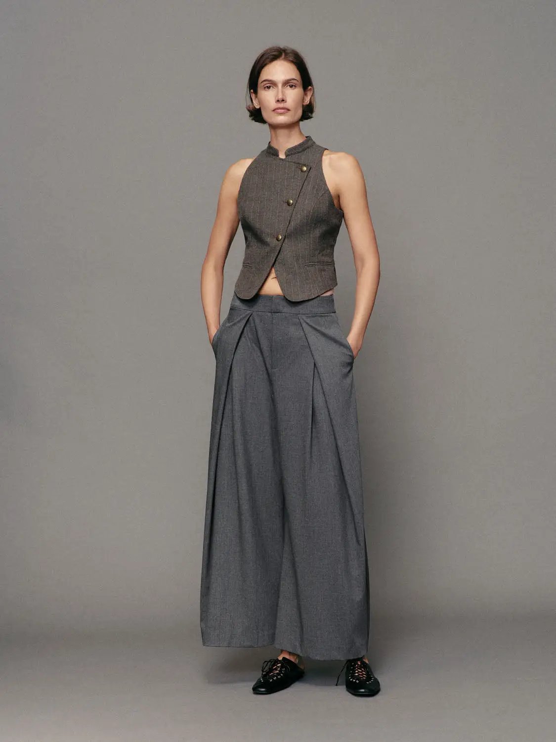 Striped Asymmetric Stand Collar Sleeveless Jacket