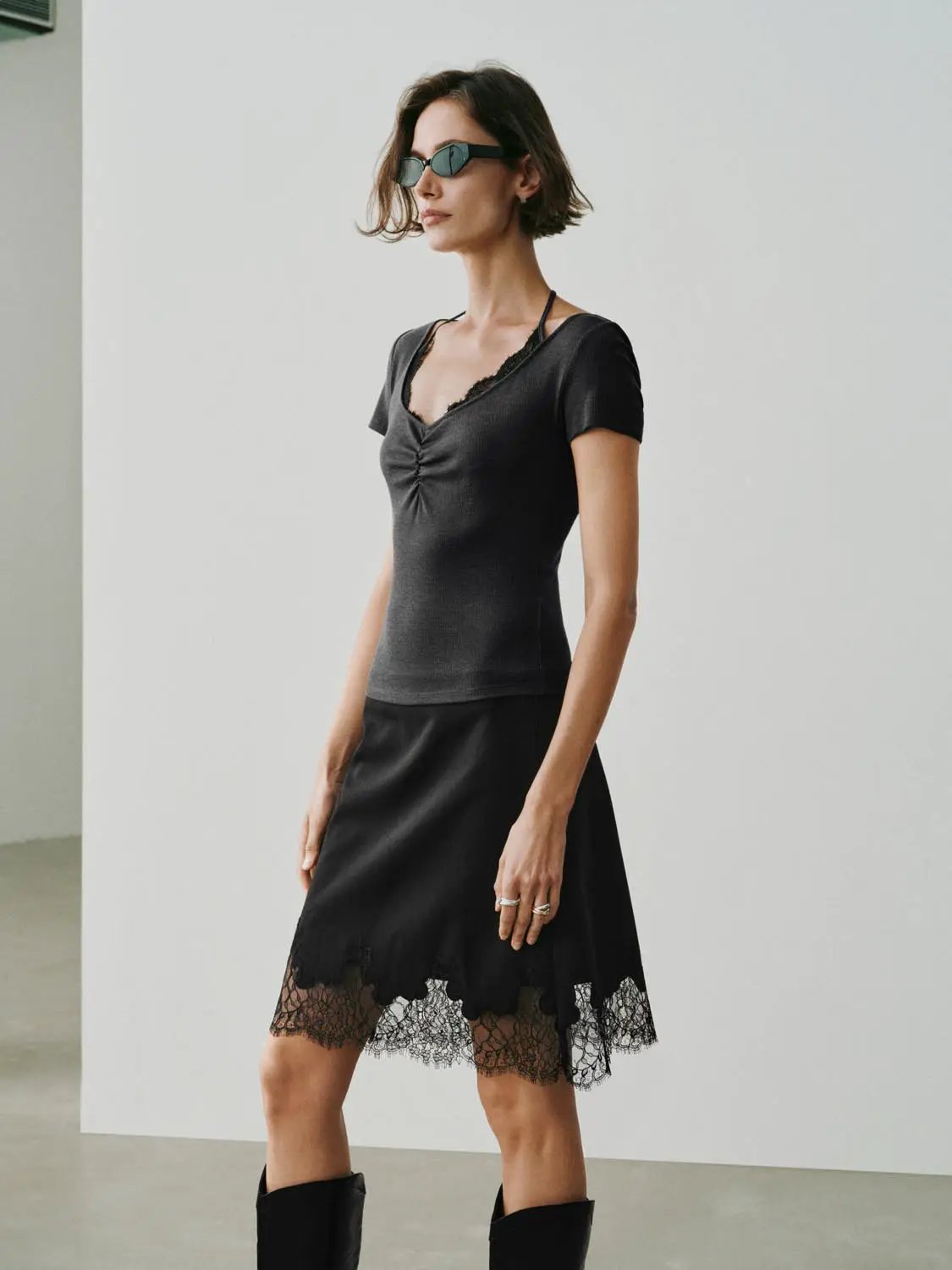 Ruched Lace V-neck T-shirt