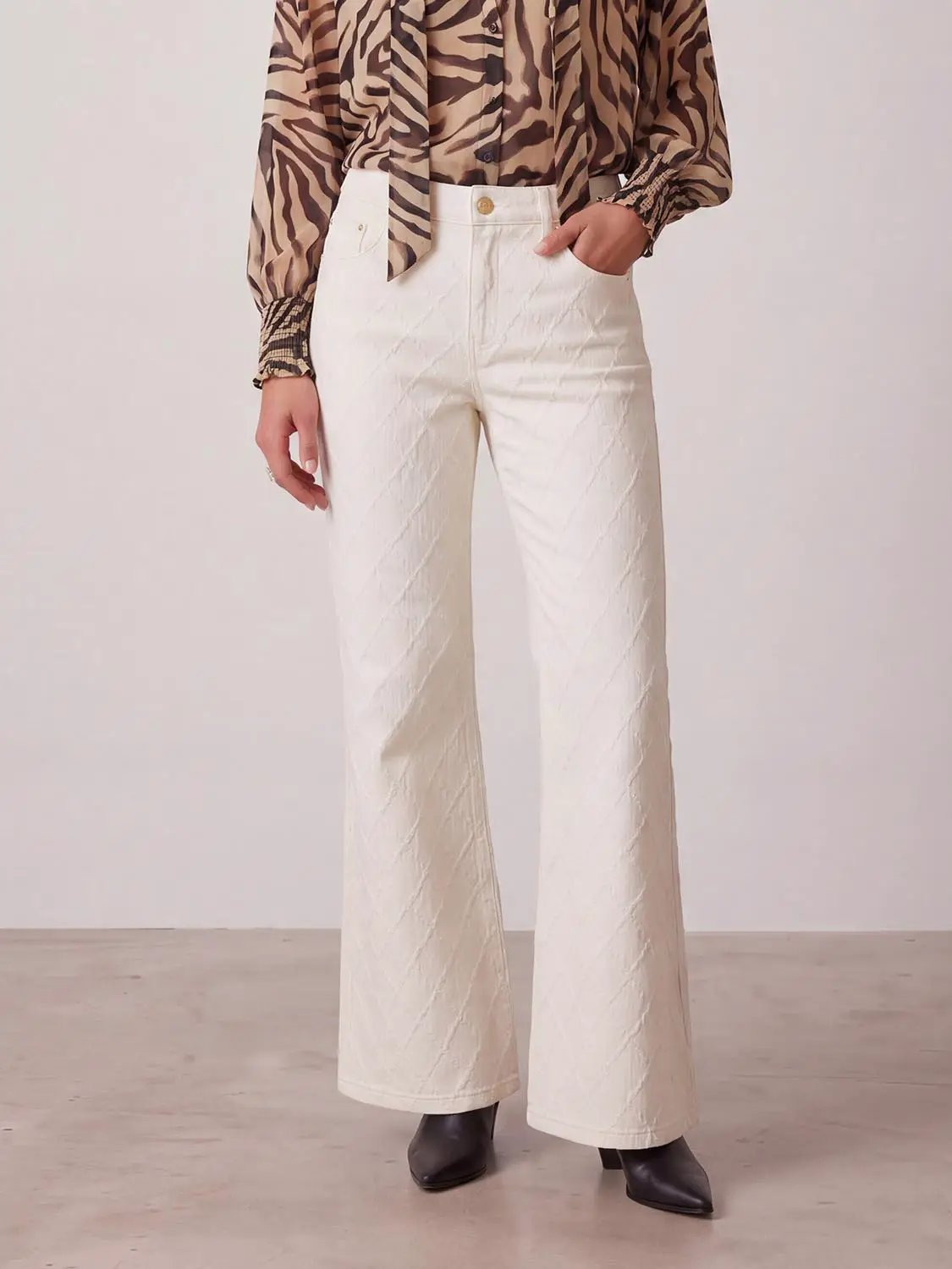Mid Rise Textured Medium-Stretch Flare Leg Cotton Jeans
