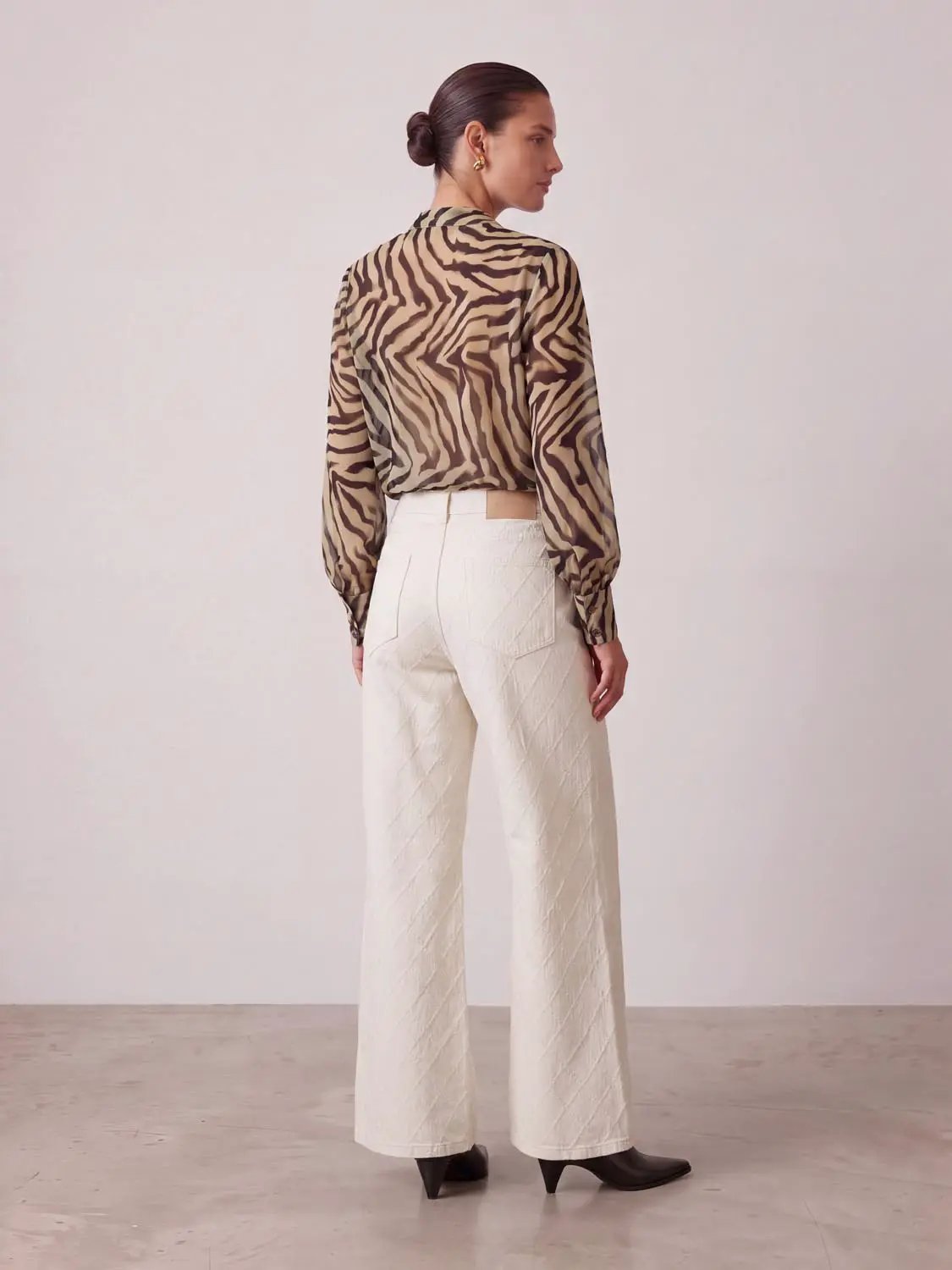 Mid Rise Textured Medium-Stretch Flare Leg Cotton Jeans