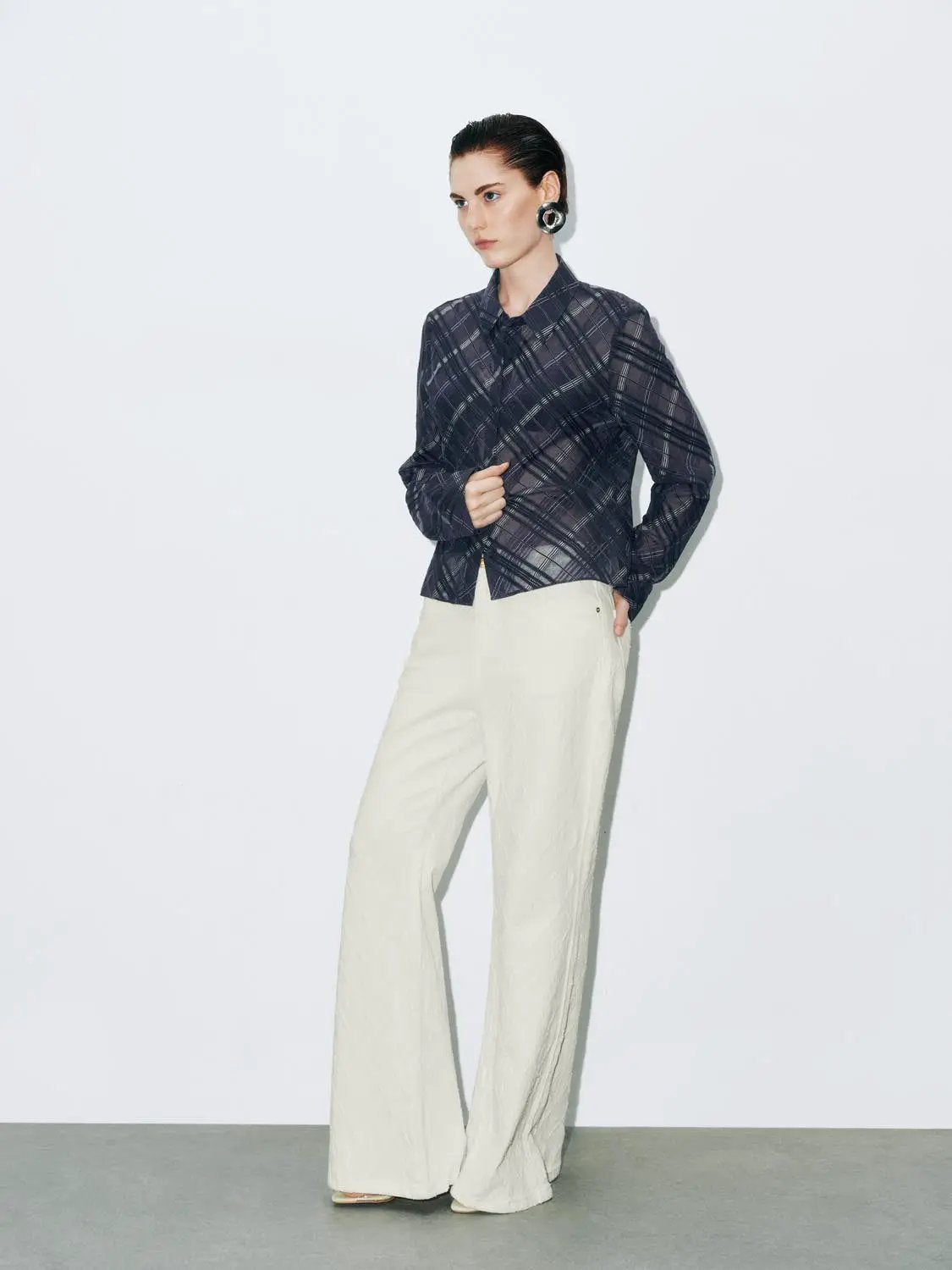 Mid Rise Textured Medium-Stretch Flare Leg Cotton Jeans