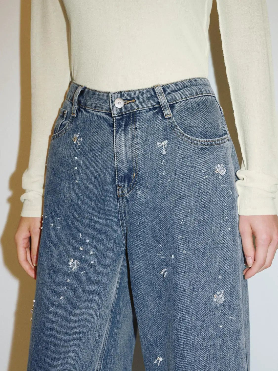 Embroidered Floral Mid-rise Wide-leg Jeans