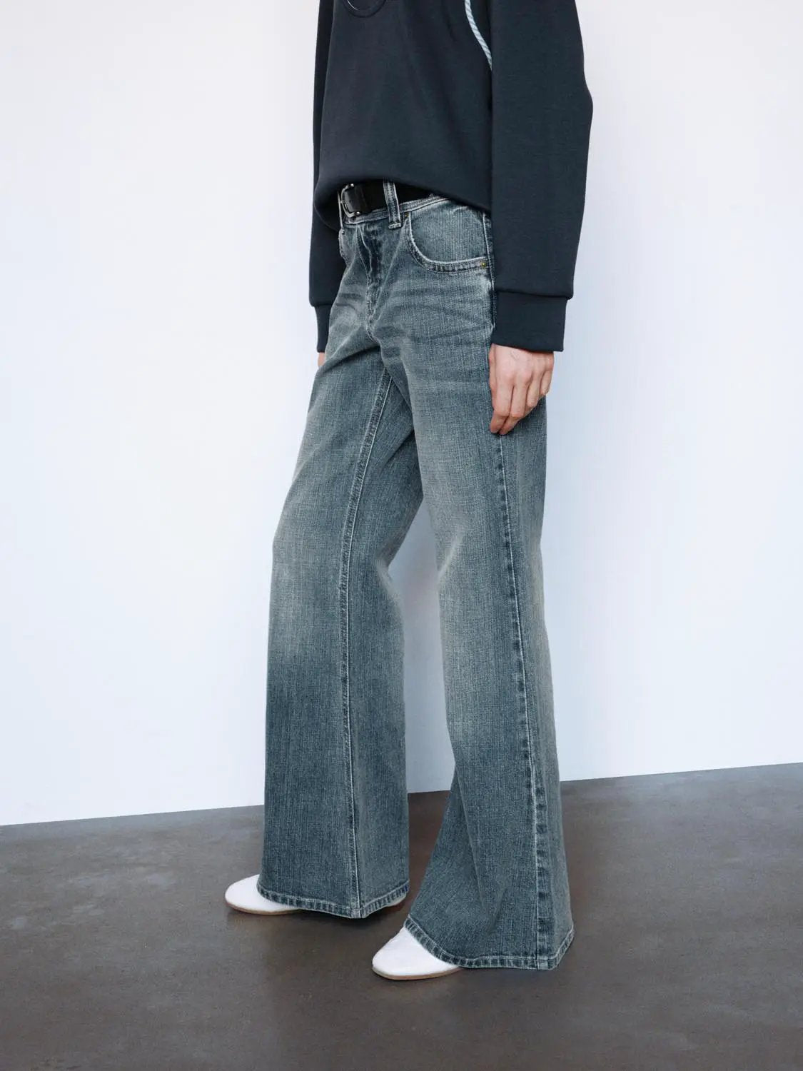 Faded Wash Flared Mid-rise Cotton Jeans