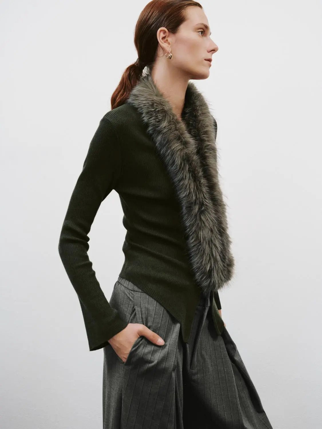 Ribbed Knit Button Front Curved Hem Fitted V-neck Long Sleeve Cardigan