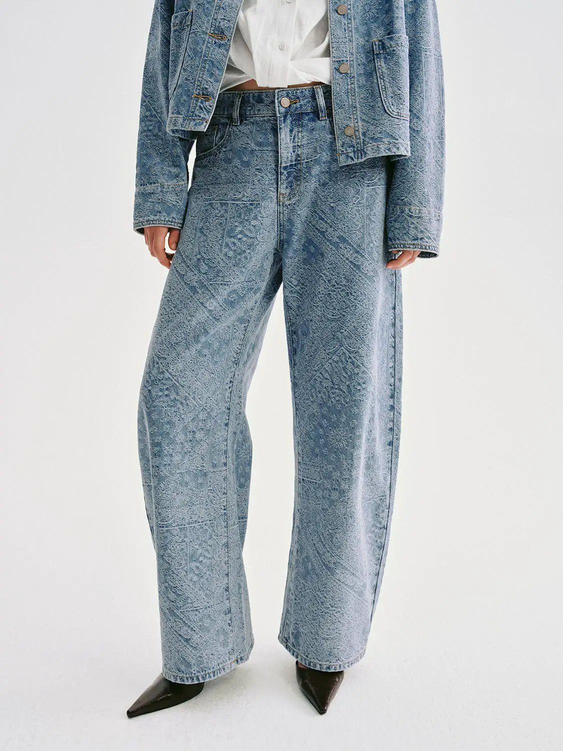 Mid-waisted Wide-leg Denim Jeans