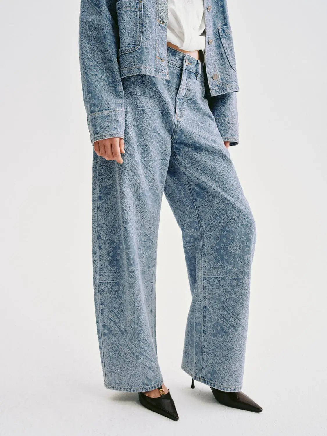 Mid-waisted Wide-leg Denim Jeans