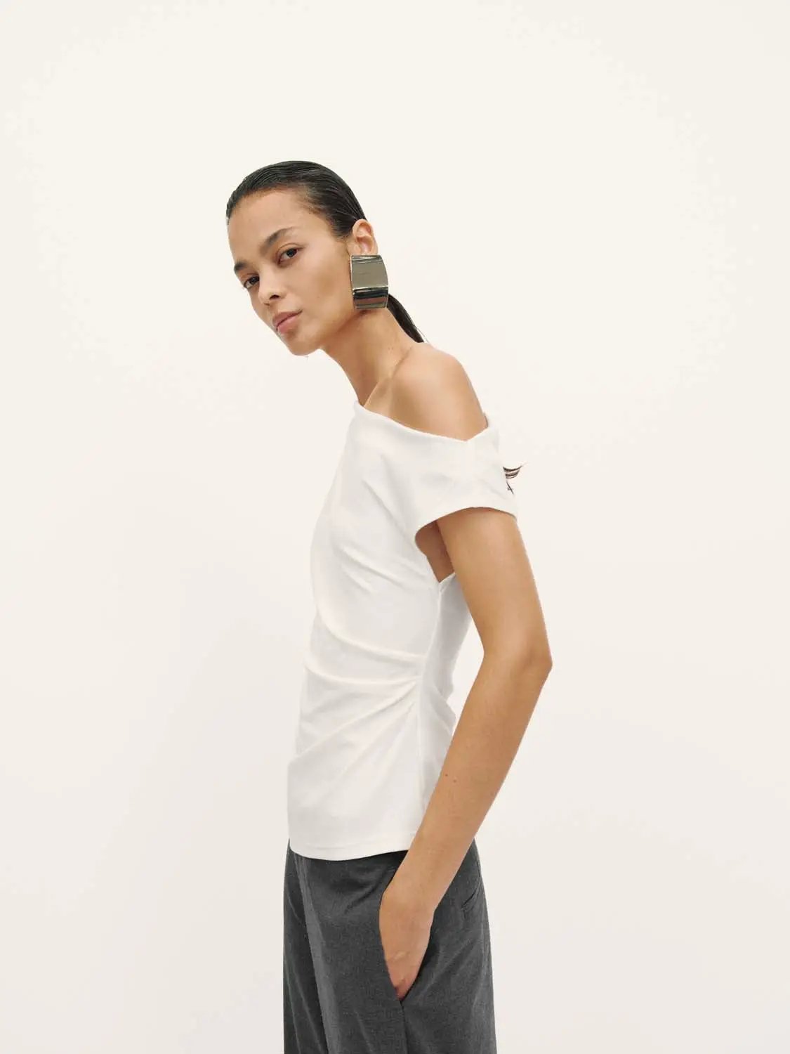 One Shoulder Ruched Asymmetric Hem Slim Top
