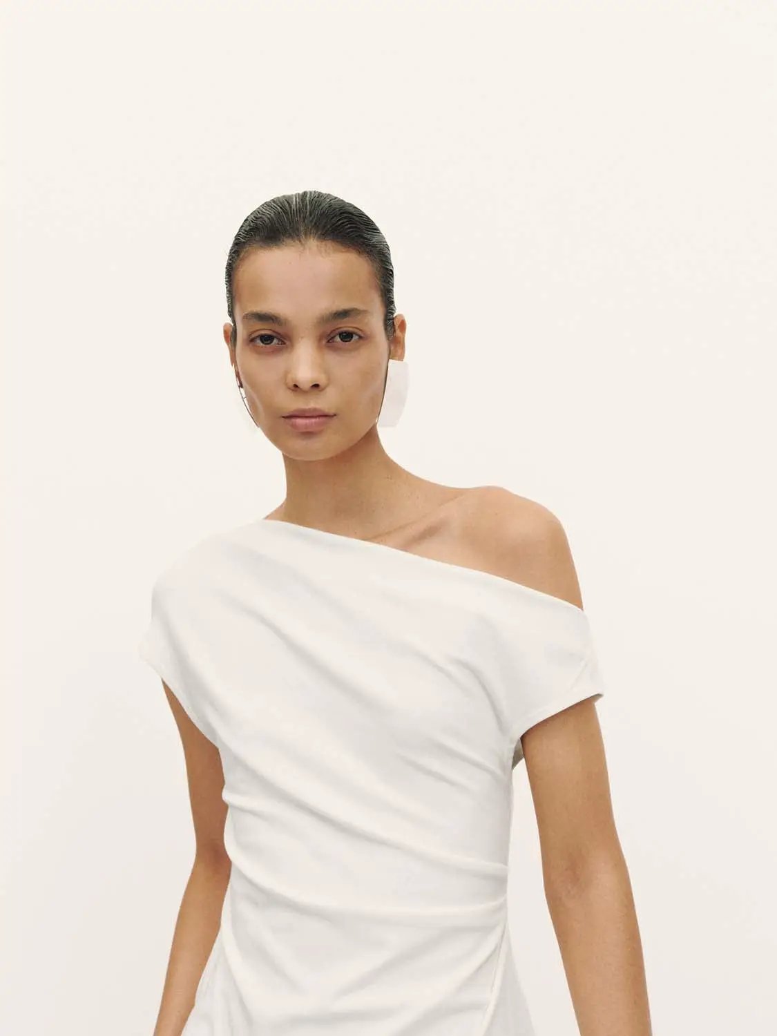 One Shoulder Ruched Asymmetric Hem Slim Top