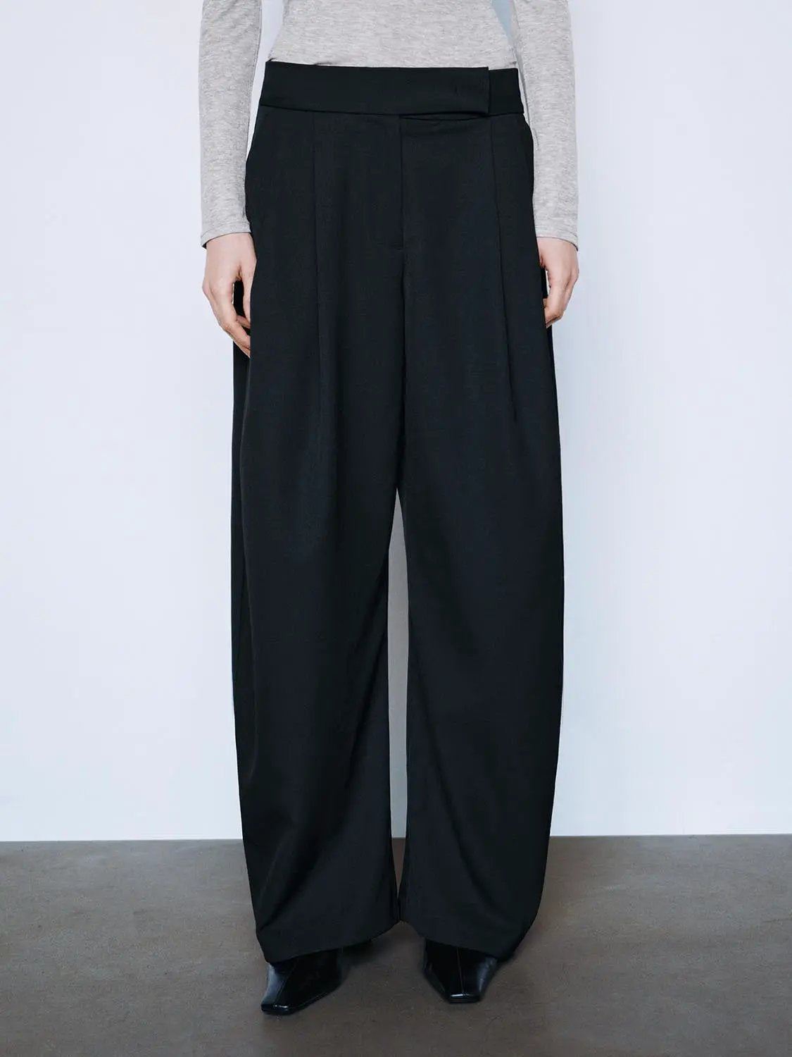 Solid Pleated High-Waisted Curved Leg Pants