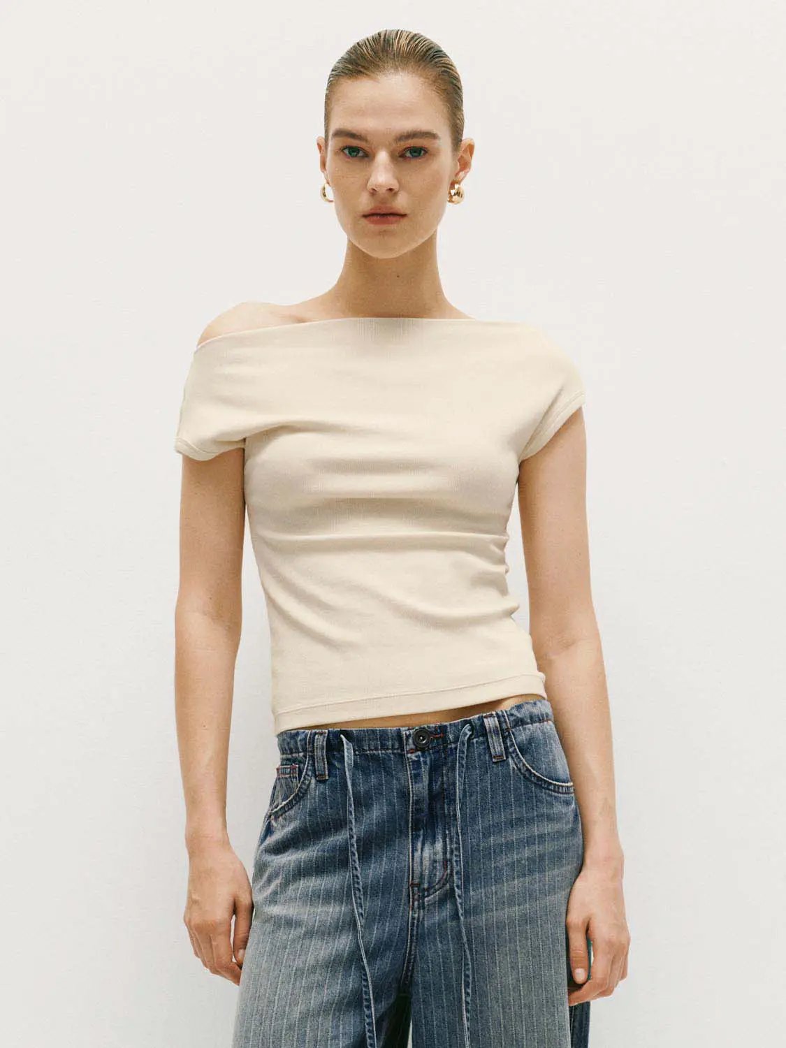 Slim Asymmetric Neck Cap Sleeve Side Ruched Cropped Top