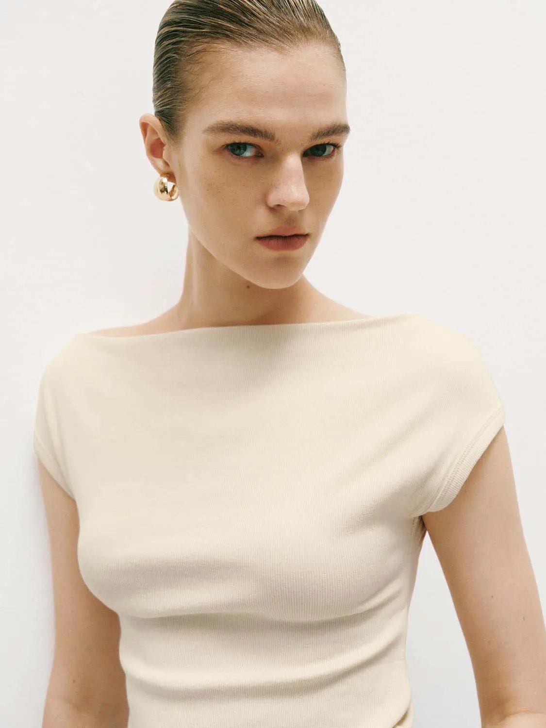 Slim Asymmetric Neck Cap Sleeve Side Ruched Cropped Top