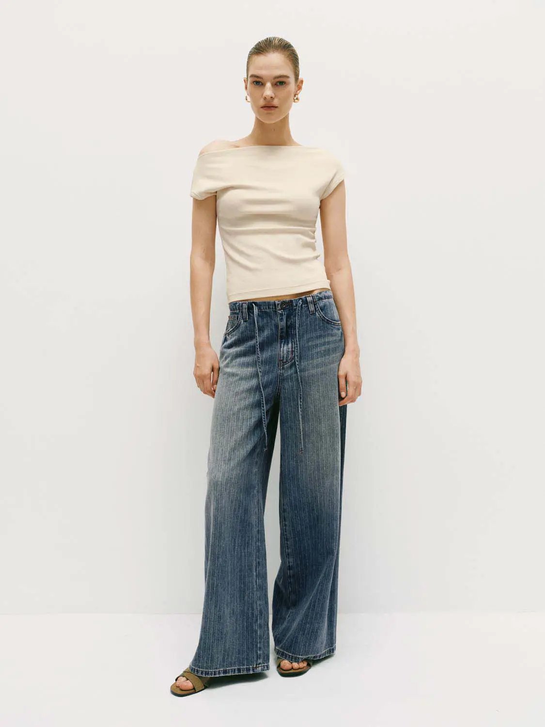 Slim Asymmetric Neck Cap Sleeve Side Ruched Cropped Top