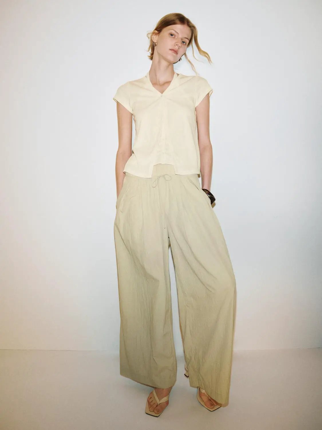 Ruched V-neck Short Sleeve T-shirt