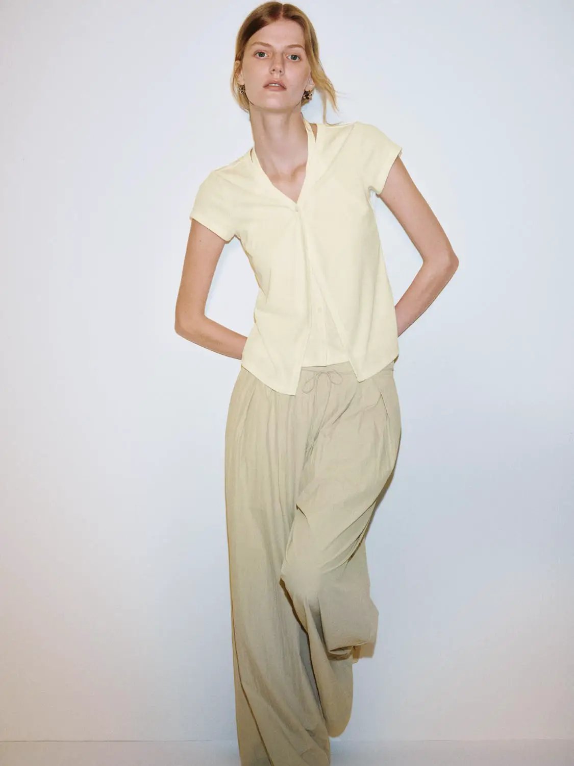 Ruched V-neck Short Sleeve T-shirt