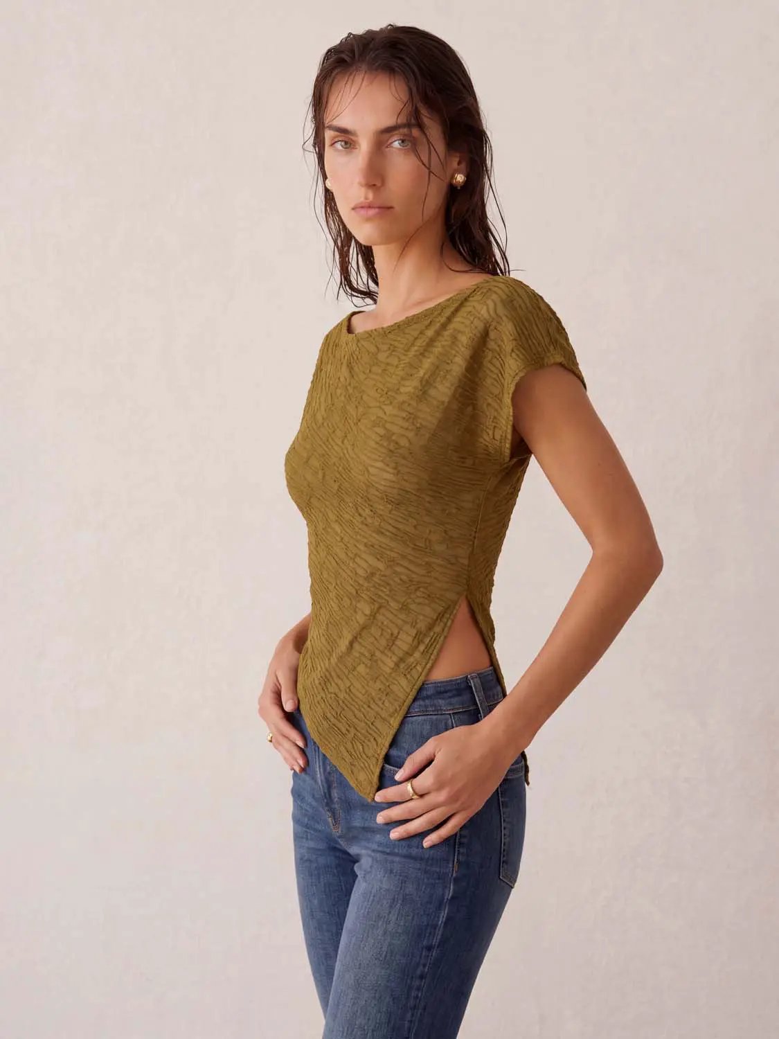 Textured Asymmetric Hem Fitted Boat Neck T-shirt