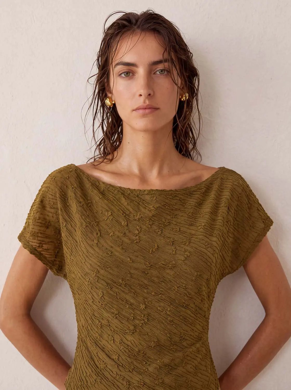Textured Asymmetric Hem Fitted Boat Neck T-shirt