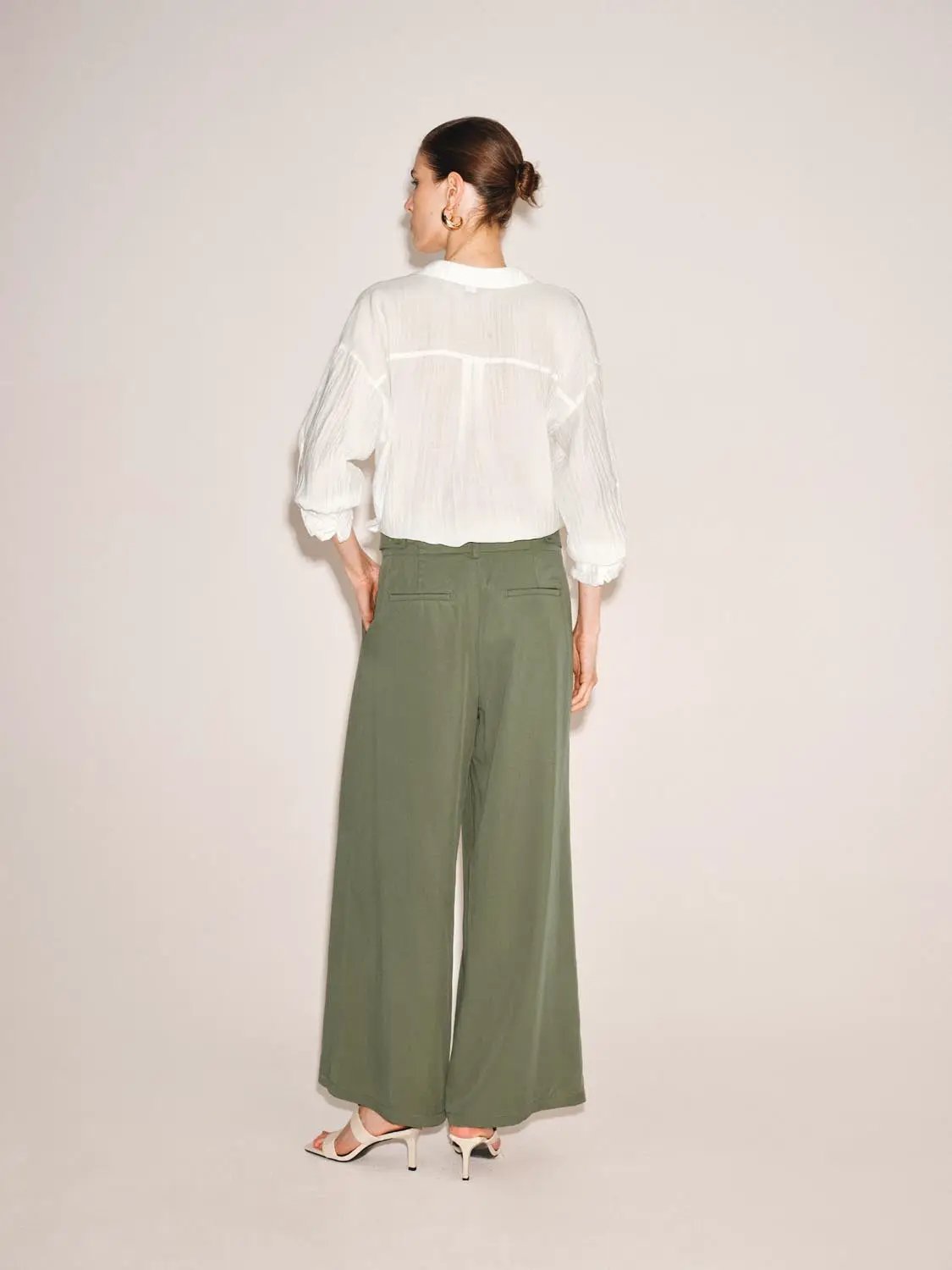 Pleated Mid-waisted Wide-leg Pants