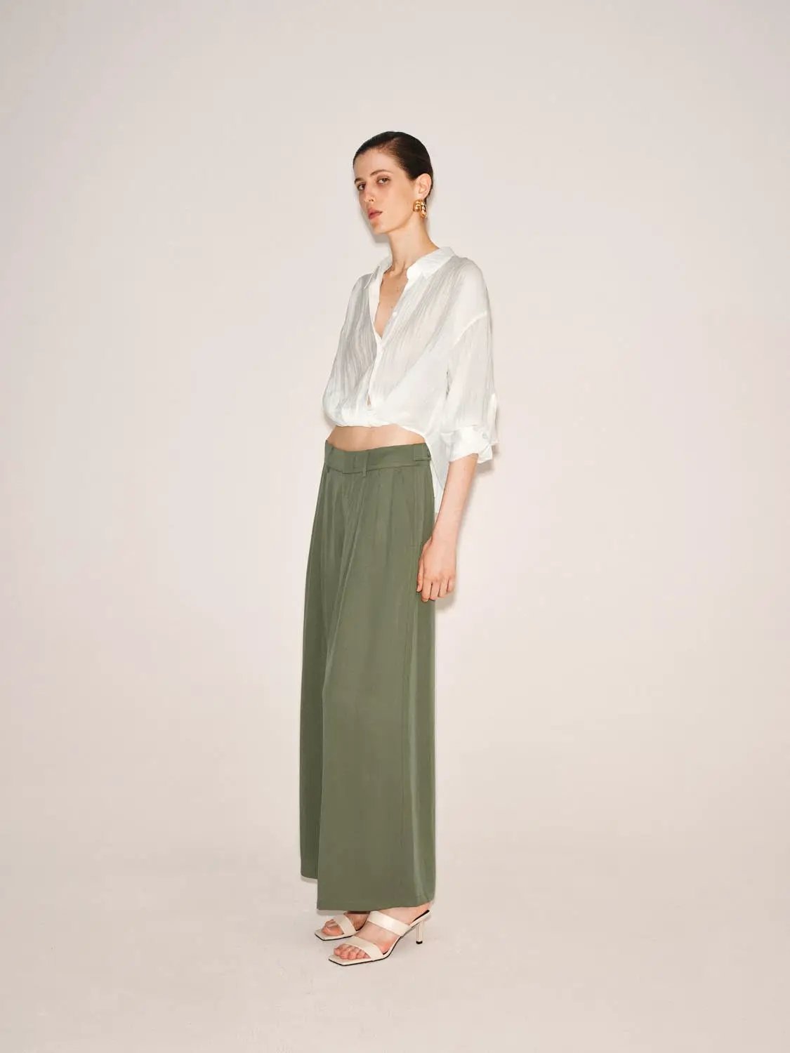 Pleated Mid-waisted Wide-leg Pants