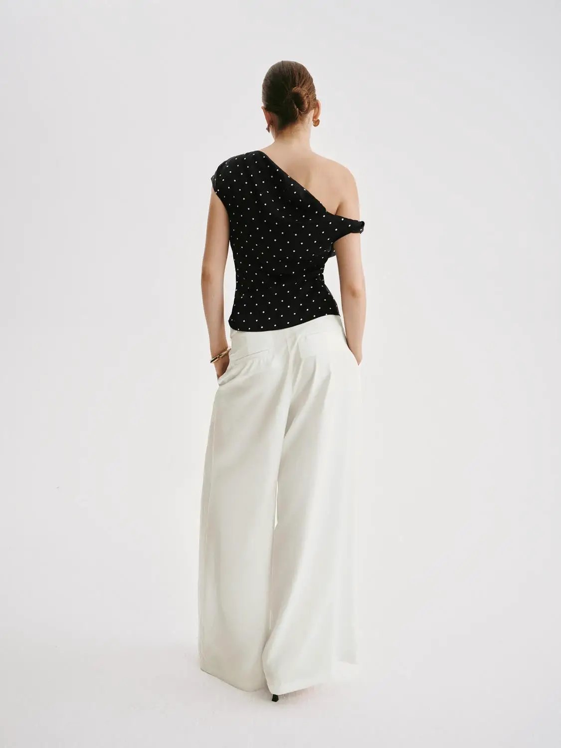 Pleated Mid-waisted Wide-leg Pants