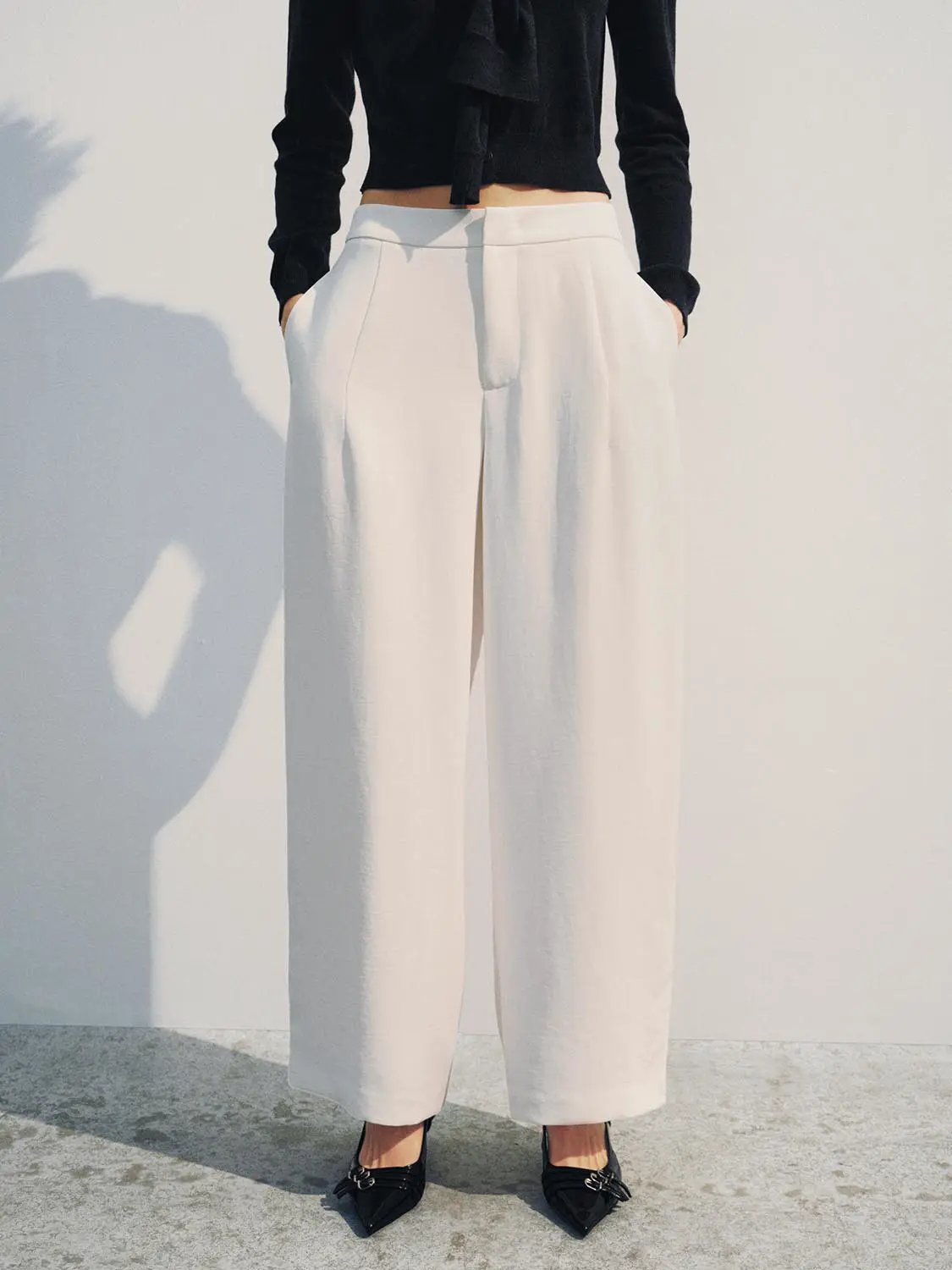 Mid Waisted Pleated Straight Pants