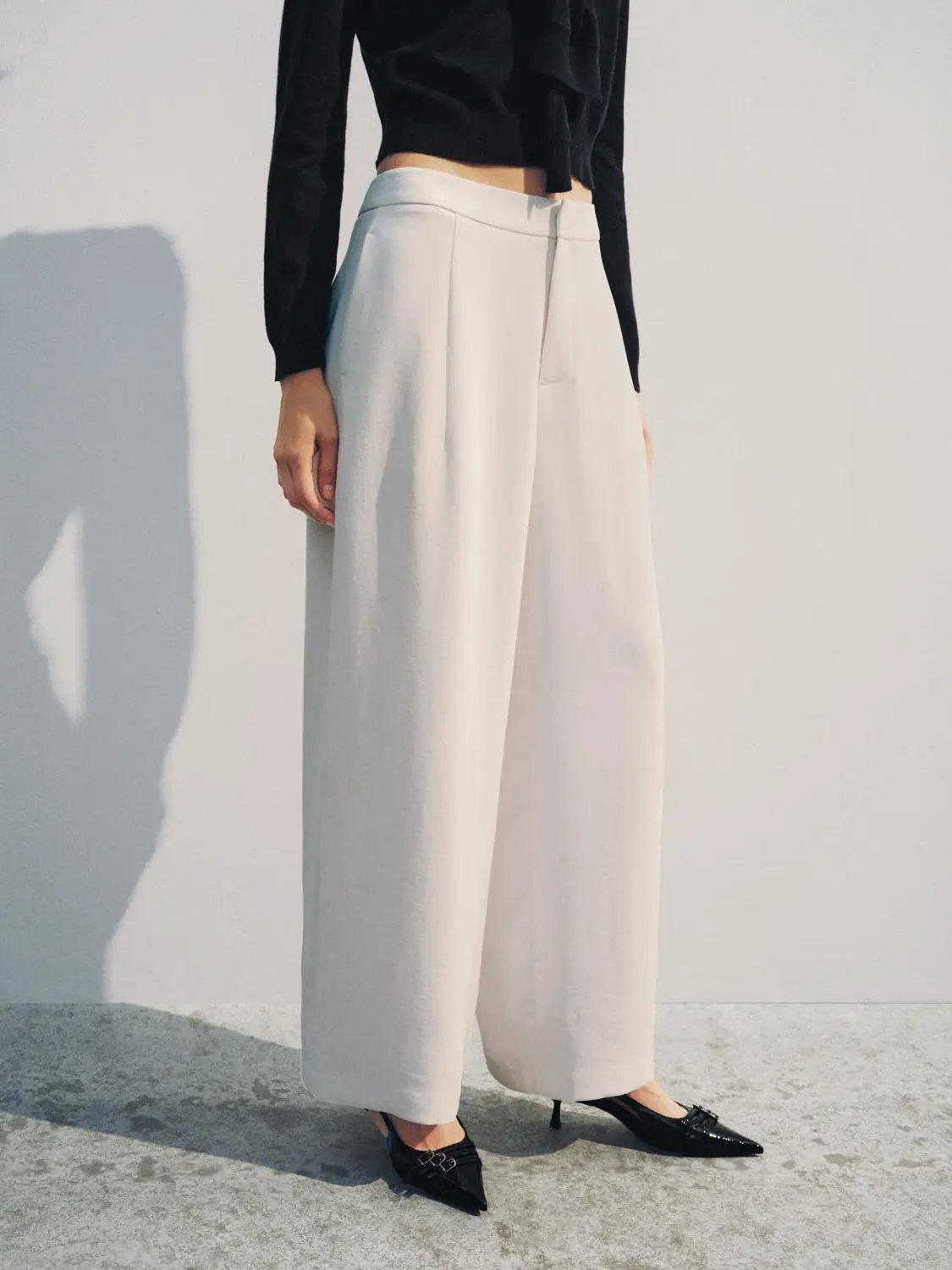 Mid Waisted Pleated Straight Pants