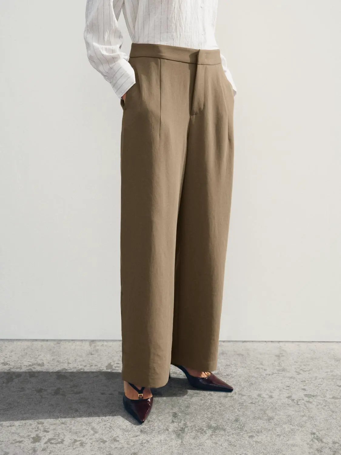Mid Waisted Pleated Straight Pants